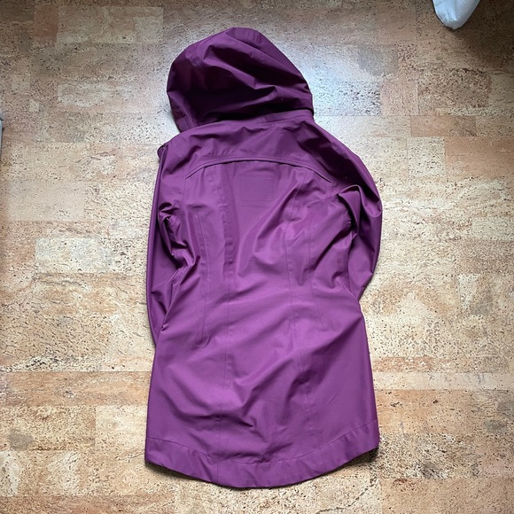 Athleta Overcast Rain Coat - Maroon - photo 3 is most accurate photo of color 💖 - Picture 2 of 5